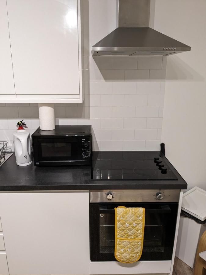 Guildford Town Centre With Parking Apartment Luaran gambar
